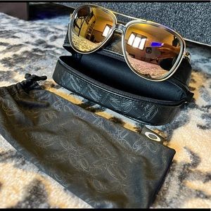 Oakley Women’s Gold/Tortoise Sunglasses